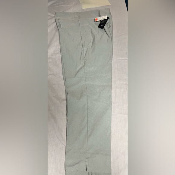 Additional Elle Womans Stretchy Gray/Green Pants w/ Pockets on Either Side!! - Picture 6 of 11